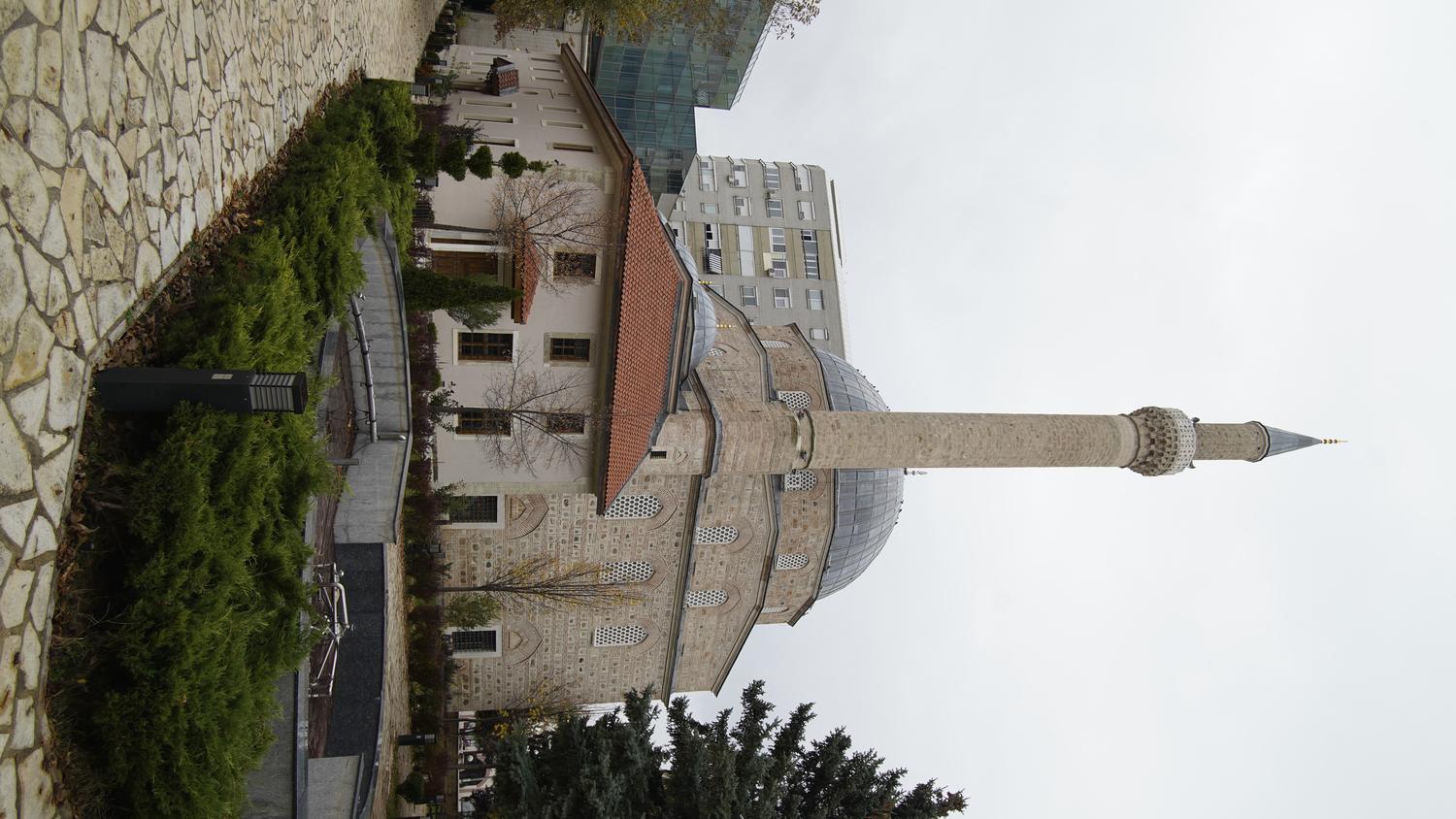 Исак Џамија